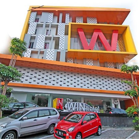 The Win Hotel Сурабая Экстерьер фото