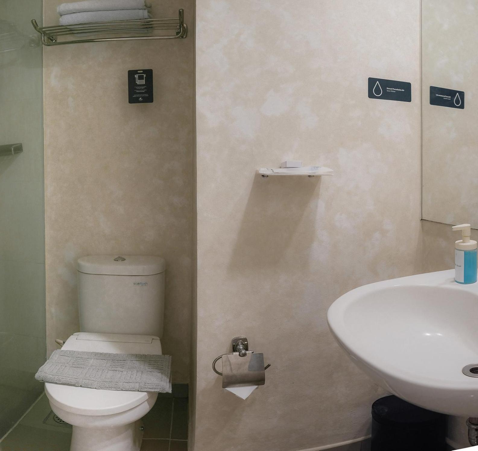 The Win Hotel Сурабая Экстерьер фото