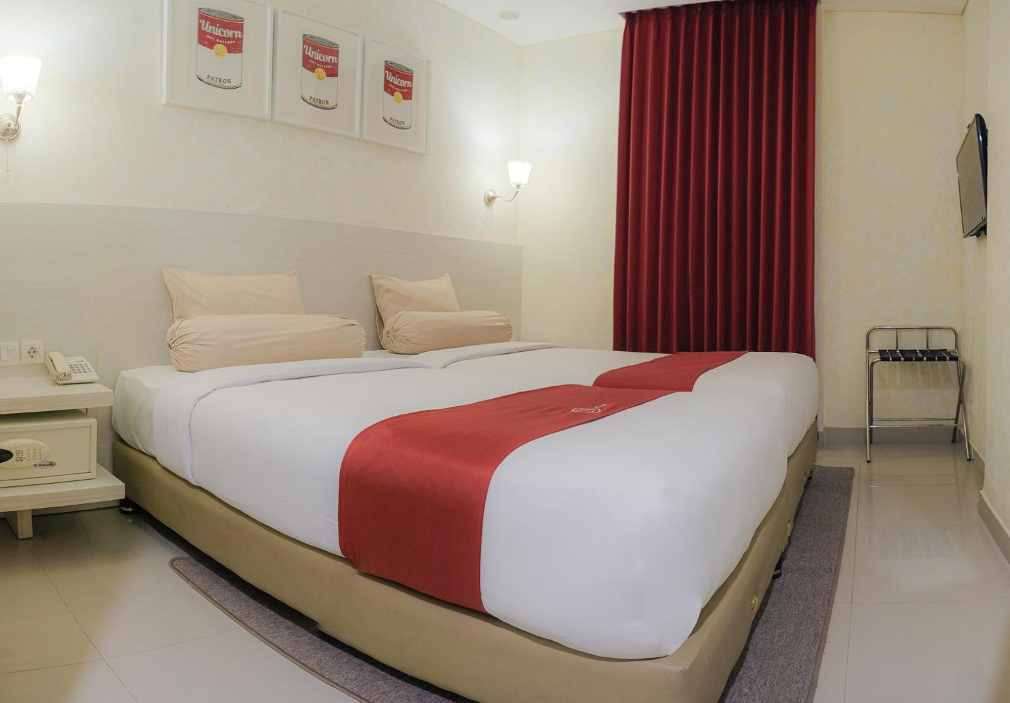The Win Hotel Сурабая Экстерьер фото