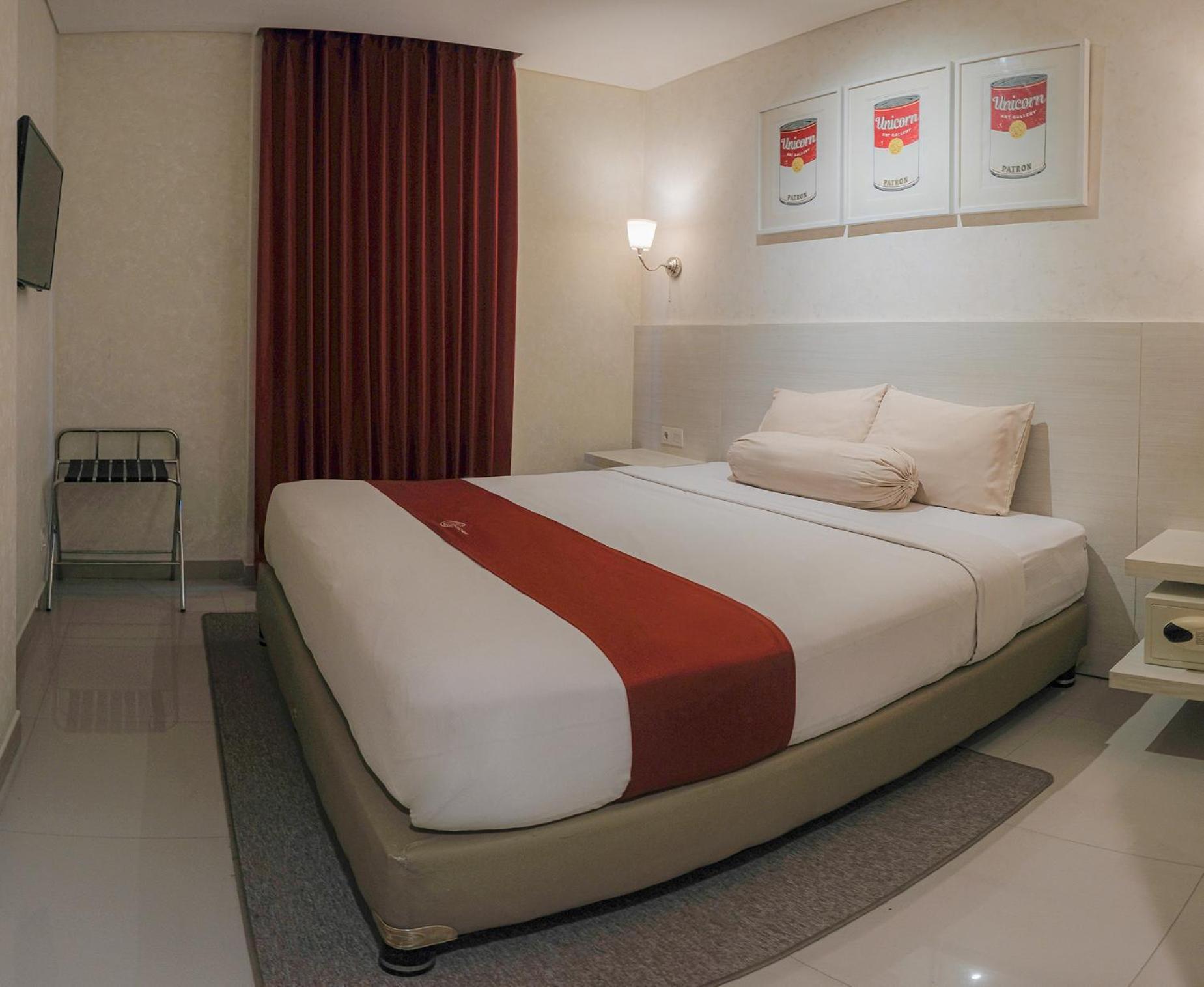 The Win Hotel Сурабая Экстерьер фото