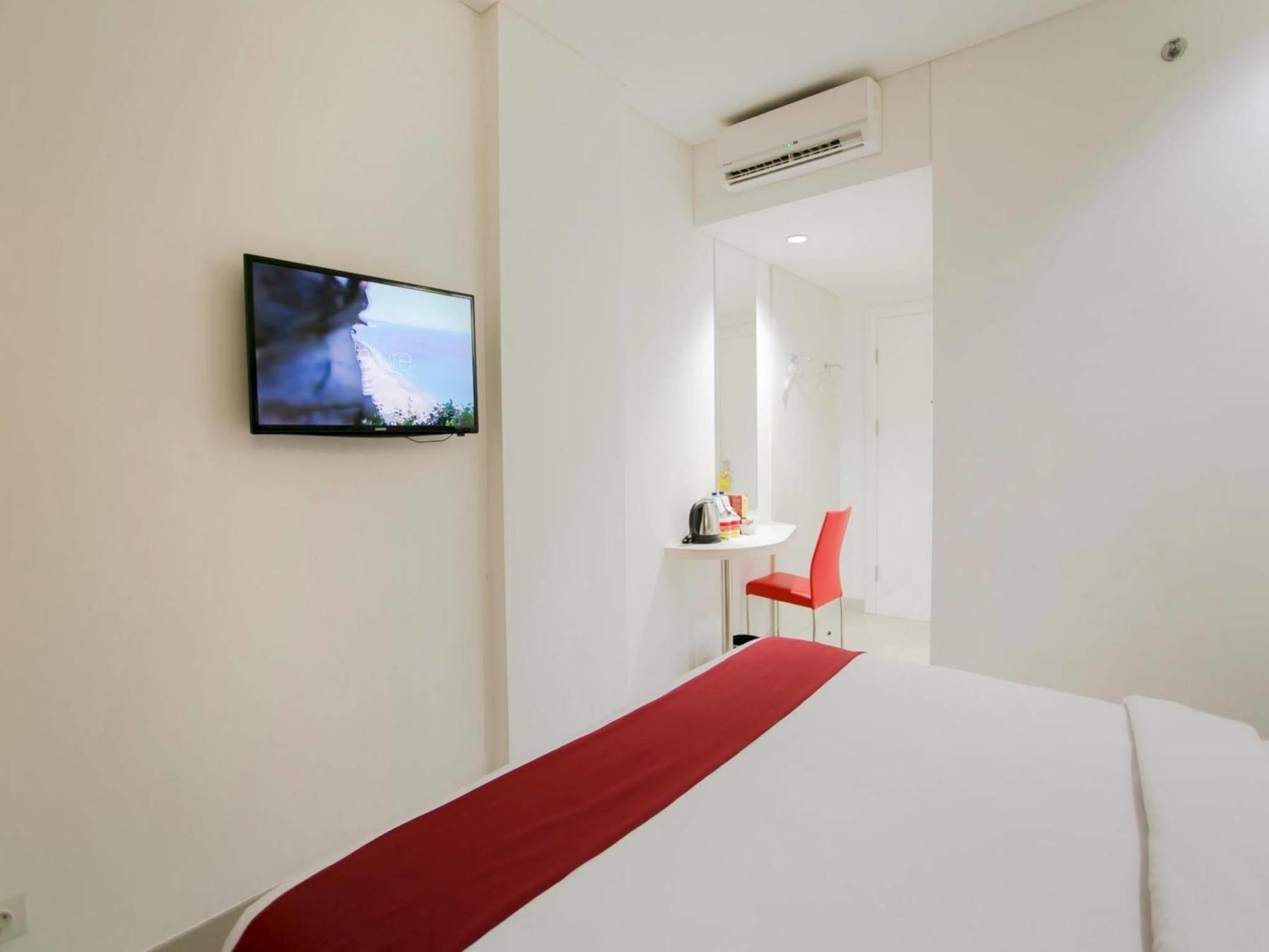 The Win Hotel Сурабая Экстерьер фото