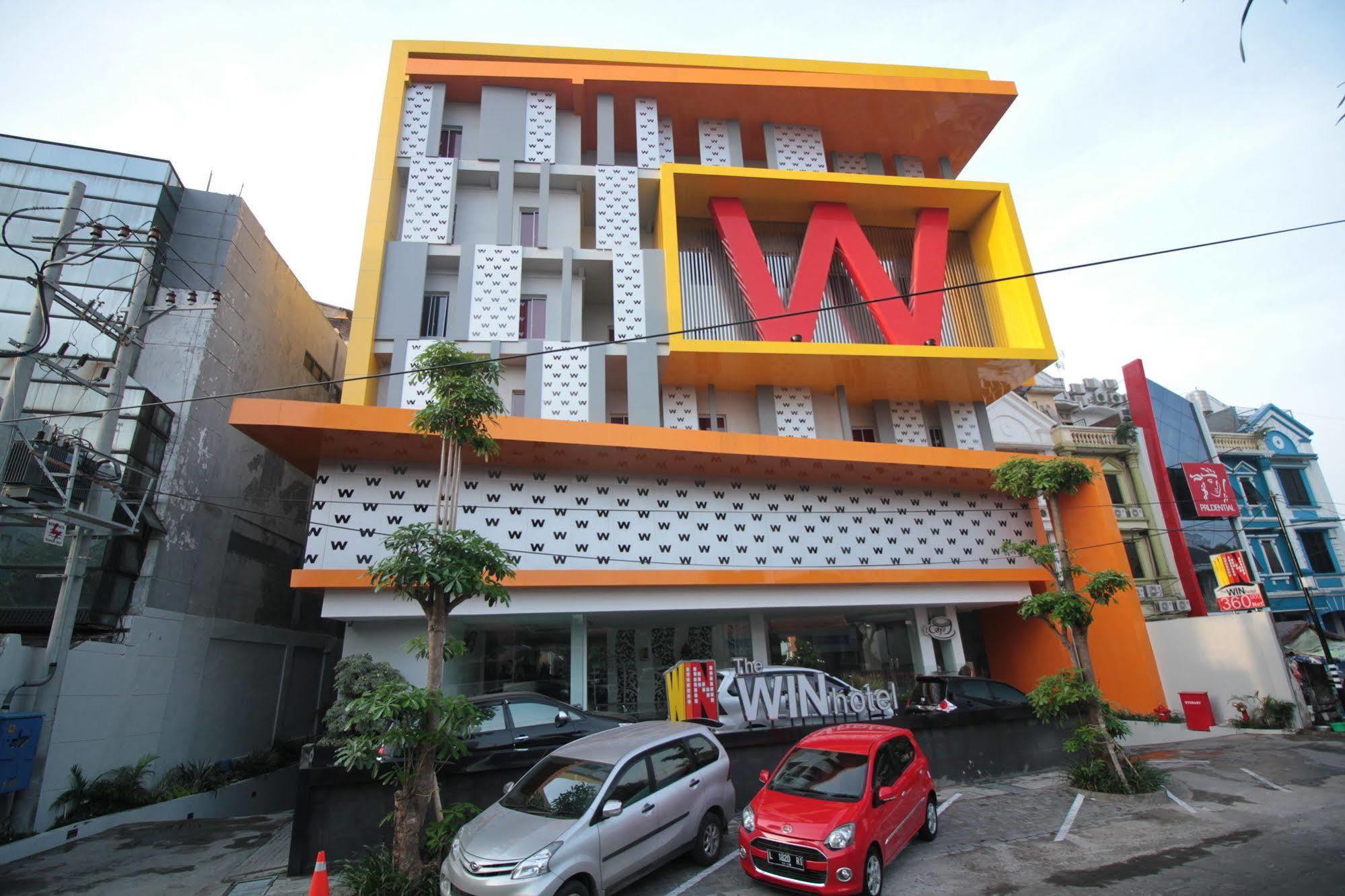 The Win Hotel Сурабая Экстерьер фото